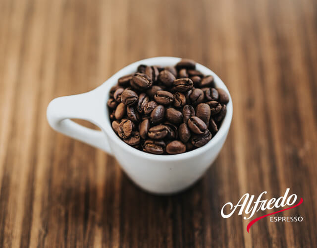 Alfredo Espresso Tasse mit Bohnen 